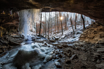 Картинка природа зима сосульки снег грот скалы лес
