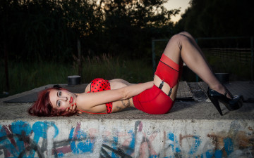 Картинка девушки -unsort+ рыжеволосые+и+другие туфли