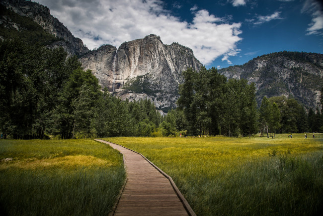 Обои картинки фото природа, дороги, дорожка, трава, горы, поле, скалы