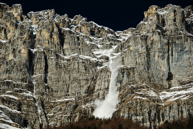 Обои картинки фото природа, стихия, скалы, горы, лавина, лес