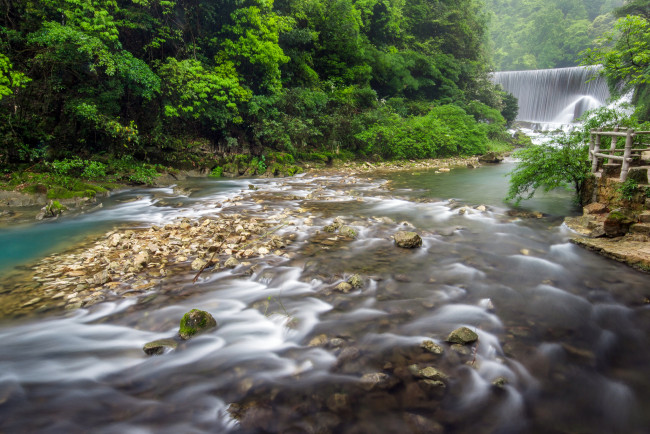 Обои картинки фото природа, водопады, водопад, обрыв, река, лес
