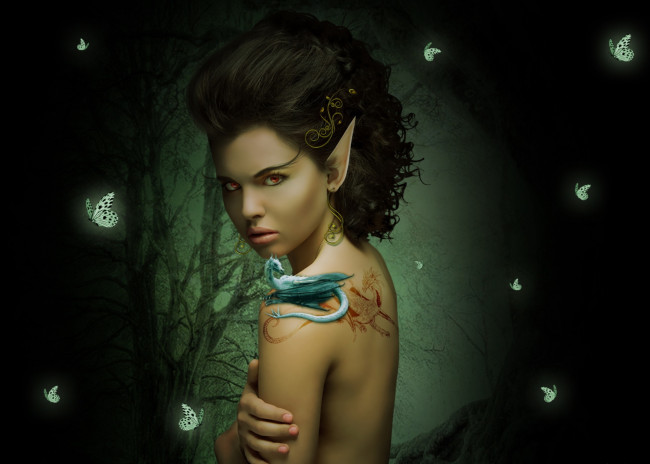 Обои картинки фото фэнтези, фотоарт, спина, взгляд, татуировка, тёмный, лес, дракончик, эльф, темнота, кудри, серьги, узоры