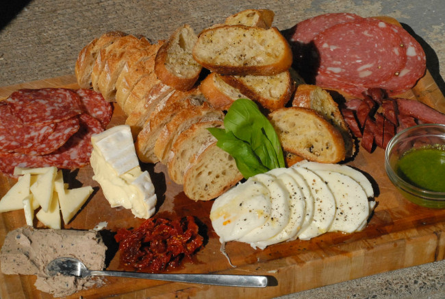 Обои картинки фото еда, разное, колбаса, сыр, хлеб