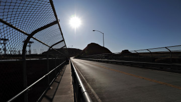 Картинка природа дороги дорога шоссе солнце ограда