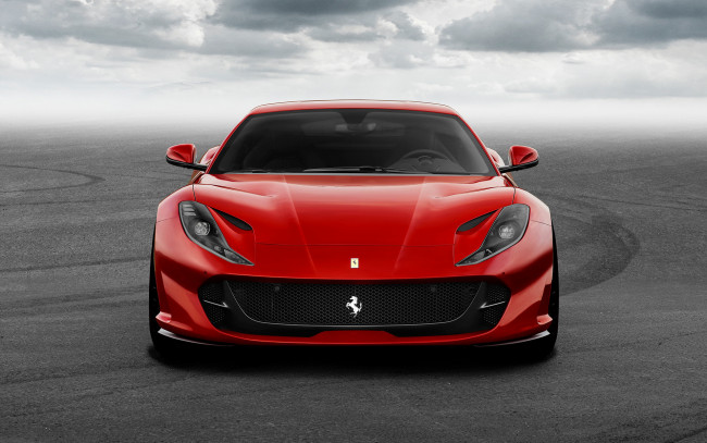 Обои картинки фото автомобили, ferrari, тучи, площадка, 812, superfast, красный, феррари