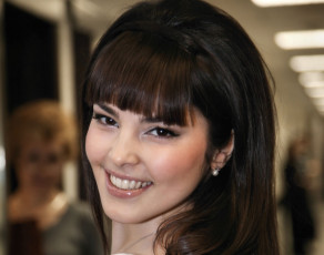 Картинка музыка сати+казанова певица шатенка лицо