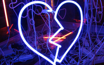 обоя разное, иллюминация, провода, неон, сердечко