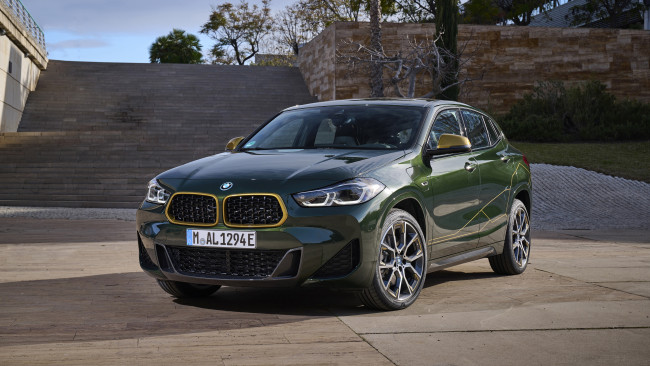 Обои картинки фото 2022 bmw x2 xdrive25e edition goldplay, автомобили, bmw, x2, xdrive25e, edition, goldplay, кроссовер, бмв