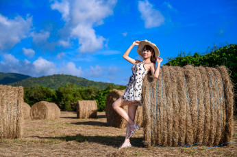 Картинка девушки -+азиатки сено азиатка шляпа платье мини