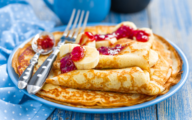 Обои картинки фото еда, блины,  оладьи, банан, варенье, десерт