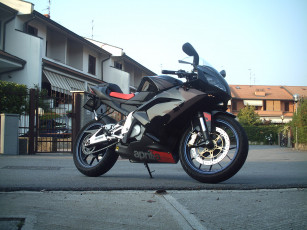 Картинка мотоциклы aprilia