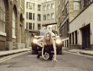 Картинка автомобили авто+с+девушками nissan