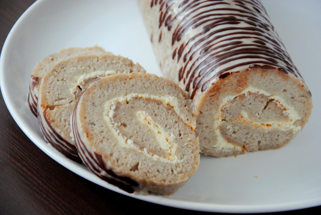 Обои картинки фото еда, пирожные,  кексы,  печенье, рулет, творог, банановый, ролл