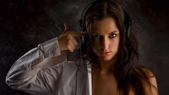 Обои картинки фото девушка, девушки, -unsort , лица,  портреты, наушники, вынос, мозга, стерео