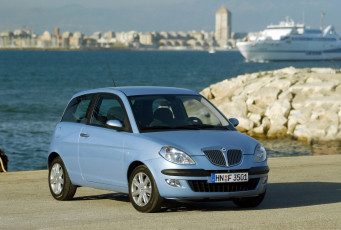 Картинка автомобили lancia