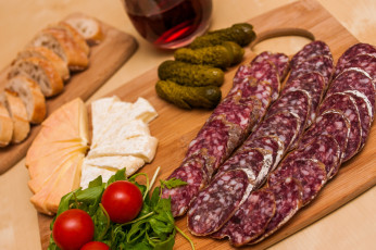 Картинка еда колбасные+изделия нарезка томаты помидоры