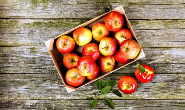 Обои картинки фото еда, Яблоки, яблоки, ящик