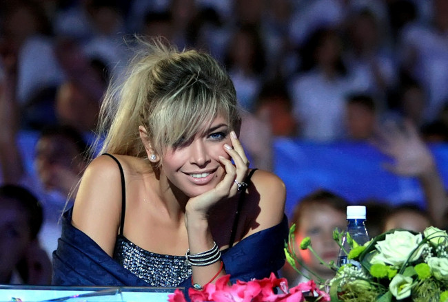 Обои картинки фото музыка, вера брежнева, женщина, взгляд