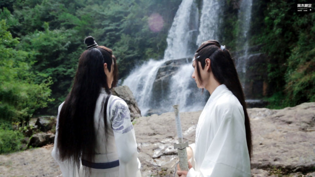 Обои картинки фото кино фильмы, the untamed, вэй, усянь, лань, ванцзы, водопад