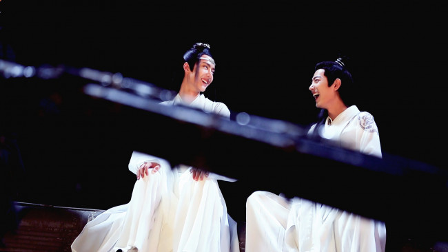 Обои картинки фото разное, знаменитости, ван, ибо, сяо, чжан, съемки, смех