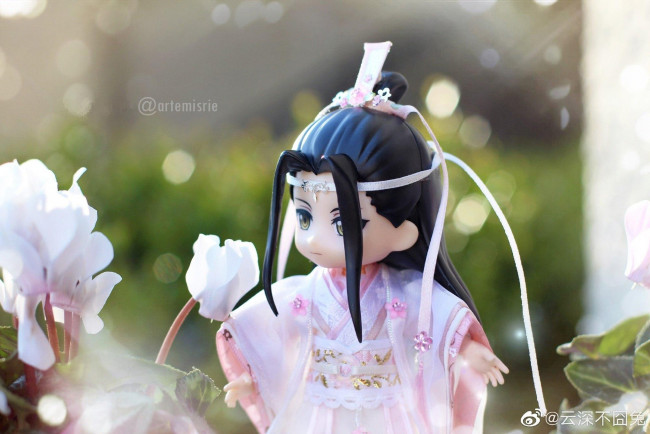 Обои картинки фото разное, игрушки, лань, ванцзи, кукла, цветы