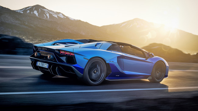 Обои картинки фото lamborghini aventador lp 780-4 ultimate, автомобили, lamborghini, ламборгини, синий, горы, скорость, дорога