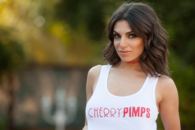 Обои картинки фото darcie dolce, девушки, darcie, dolce, девушка, модель, брюнетка, поза, стройная, сексуальная, флирт