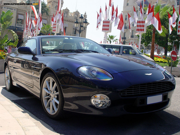 Обои картинки фото aston, martin, vantage, автомобили, выставки, уличные, фото