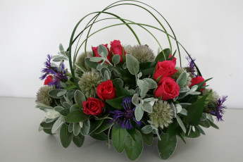 Картинка цветы букеты композиции листья розы васильки