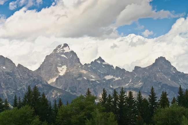 Обои картинки фото природа, горы, облака, пейзаж, небо, деревья