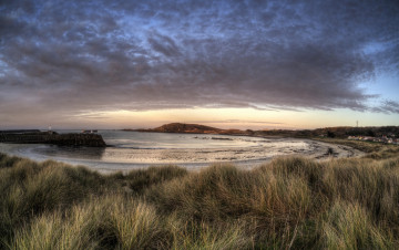 Картинка природа побережье океан тучи горизонт трава бухта