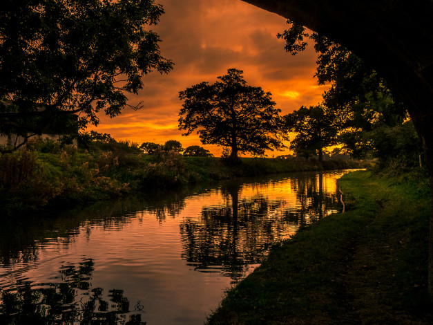 Обои картинки фото природа, реки, озера, зарево, деревья, сумрак, река