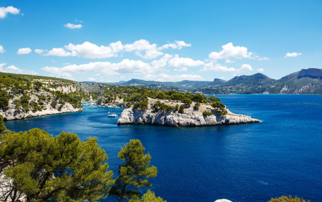 Обои картинки фото природа, побережье, скалы, берег, marseille, франция, море, катера, лодки, бухта