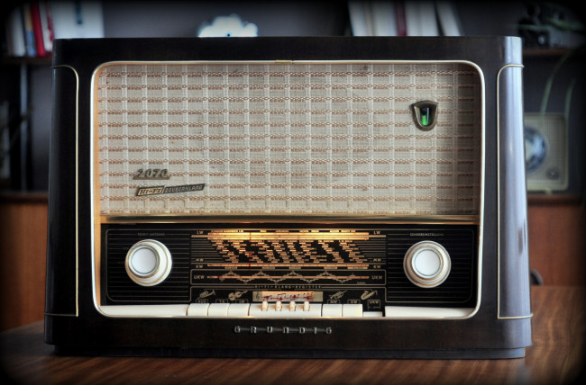 Обои картинки фото grundig, бренды, радиоприемник