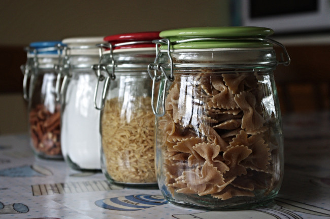 Обои картинки фото еда, крупы,  зерно,  специи,  семечки, макароны, банки