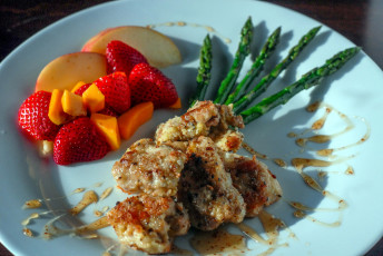 Картинка еда мясные+блюда спаржа клубника манго наггетсы