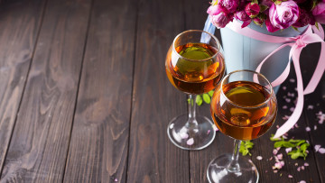 Картинка еда напитки +вино бокалы розы вино