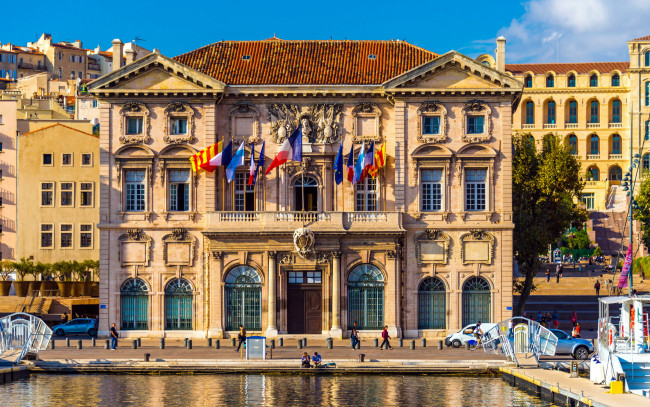 Обои картинки фото города, марсель , франция, флаги, здание