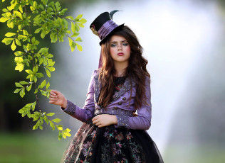 Картинка девушки -+брюнетки +шатенки шатенка шляпка перо