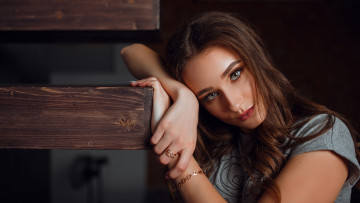 Картинка девушки -+лица +портреты кольцо браслет поза рыжие волосы