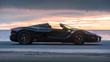 Картинка автомобили ferrari laferrari