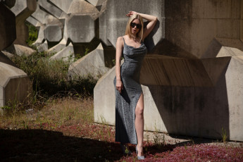 Картинка девушка+-+girl девушки -+блондинки +светловолосые девушка женщина блондинка светловолосая сексуальная модель звезда позирует разная обувь верхняя стильная одежда нижнее эротическое бельё трусы лифчик колготки чулки аксессуары макияж и множество элементов на фотографии