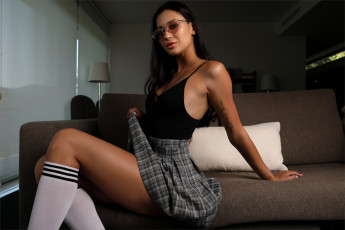 Картинка девушка+-+girl девушки -+брюнетки +шатенки девушка женщина брюнетка темноволосая сексуальная модель звезда позирует разная обувь верхняя стильная одежда нижнее эротическое бельё трусы лифчик колготки чулки аксессуары макияж и множество элементов на фотографии