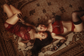 Картинка две+девушки+вместе девушки -+группа+девушек женщины две вместе разные сексуальные модели звёзды позируют разная обувь верхняя стильная одежда нижнее эротическое бельё трусы лифчик аксессуары макияж колготки чулки и множество элементов на фотографии