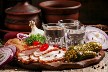 Картинка еда разное водка сало лук огурцы