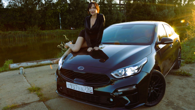 Обои картинки фото автомобили, -авто с девушками, красивая, девушка, kia