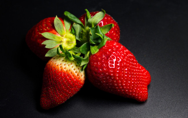 Обои картинки фото еда, клубника,  земляника, ягоды, крупная