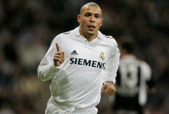 Картинка ronaldo спорт футбол роналдо r9 brazil бразилец real madrid футболист форвард гол