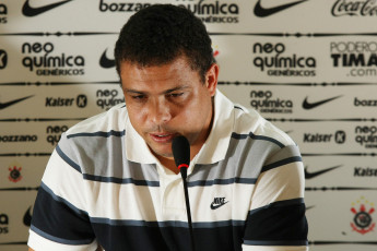 обоя мужчины, ronaldo, lu&, 237, naz&, 225, rio, de, lima, роналдо, r9, corinthians, коринтианс, футбол, бразилец, brazil, футболист, форвард, печаль, карьера, конец, пресс-конференция