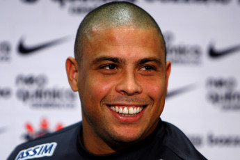 обоя мужчины, ronaldo, lu&, 237, naz&, 225, rio, de, lima, роналдо, r9, corinthians, коринтианс, футбол, бразилец, brazil, футболист, форвард, улыбка, пресс-конференция